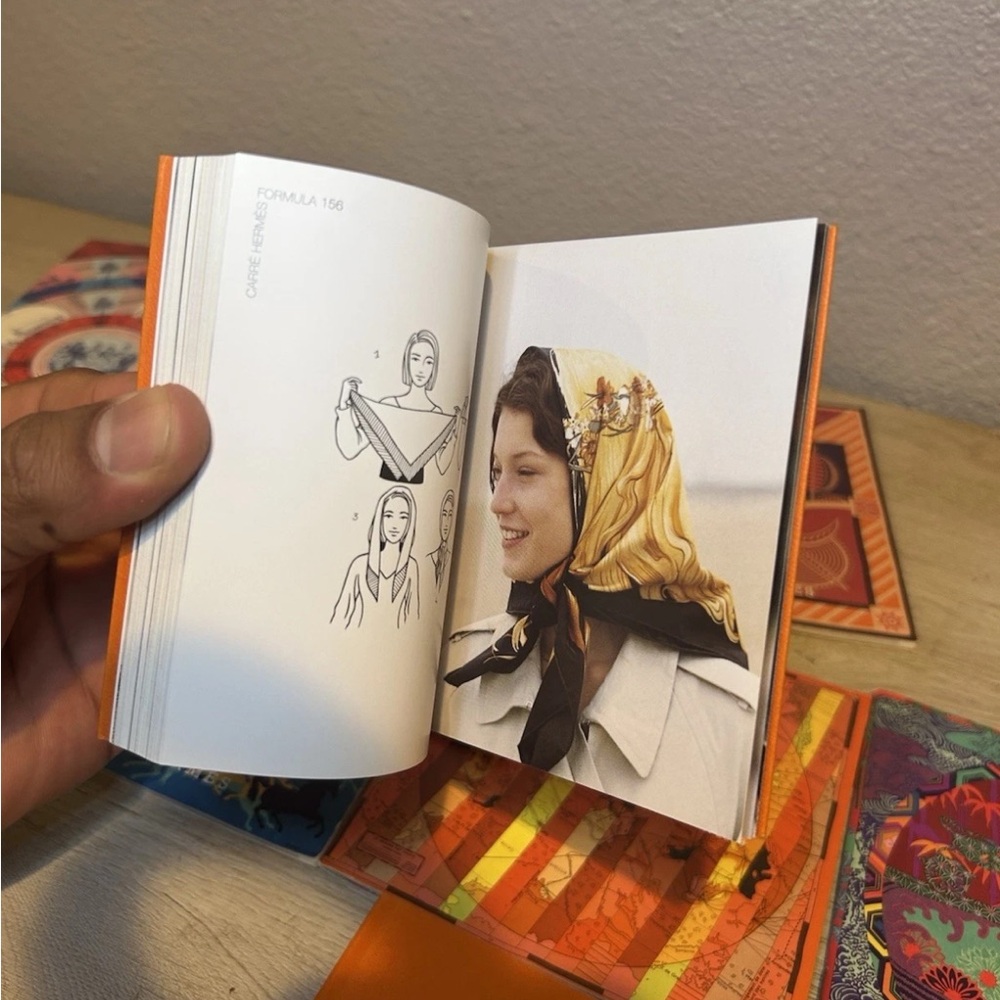 15 Le Carre HERMES Paris Scarf Look Book Catalog Lot Spring Summer Autumn Winter - Picture 15 of 16